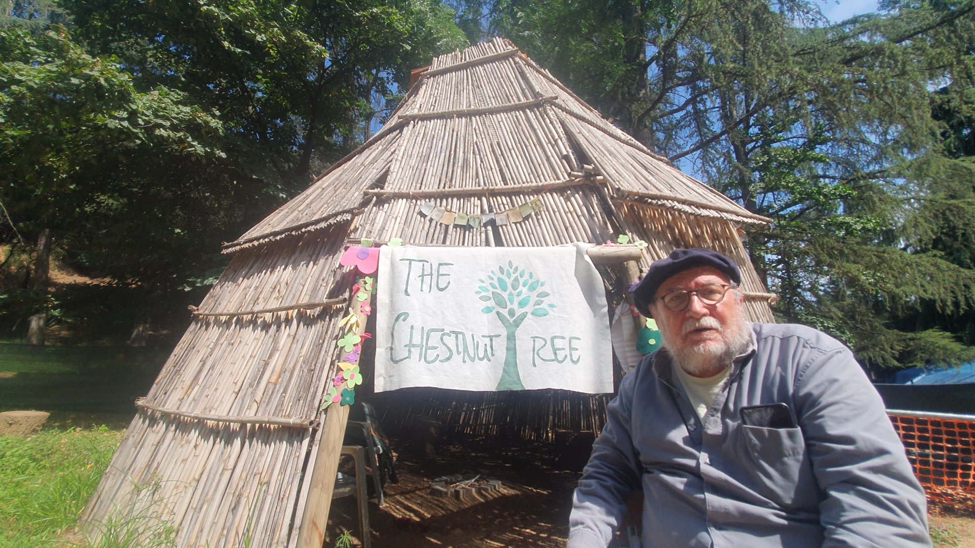 Dr. Martí Boada with a chestnut, the tree that gives the school its name